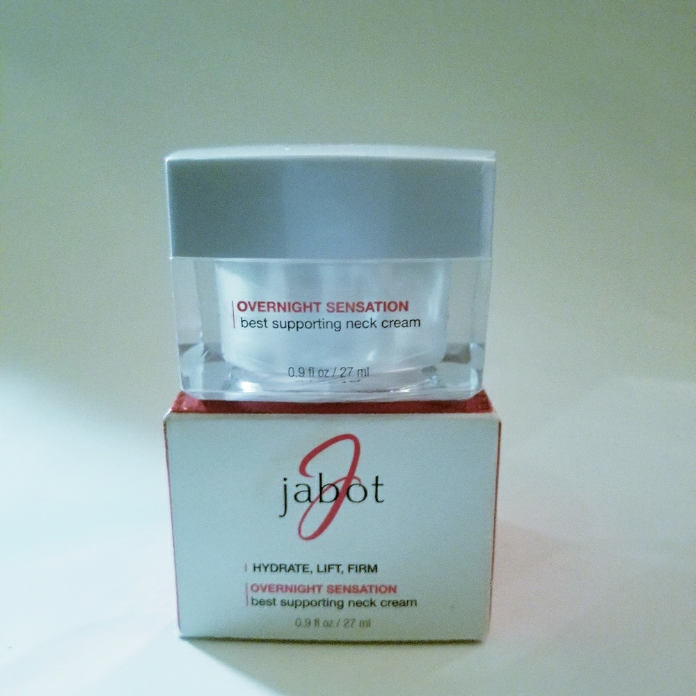 Jabot RED CARPET  overnight sensation neck cream